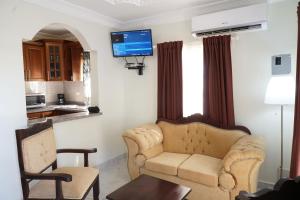 Posezení v ubytování Villa Gumio 2BR Apt- 7 min walk to Boca Chica Beach apts