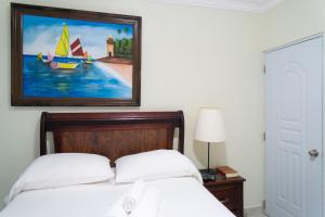 Postel nebo postele na pokoji v ubytování Villa Gumio 2BR Apt- 7 min walk to Boca Chica Beach apts