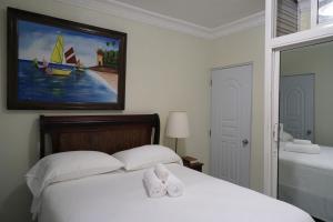 Postel nebo postele na pokoji v ubytování Villa Gumio 2BR Apt- 7 min walk to Boca Chica Beach apts