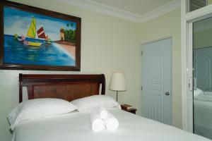 Postel nebo postele na pokoji v ubytování Villa Gumio 2BR Apt- 7 min walk to Boca Chica Beach apts
