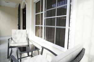 Posezení v ubytování Villa Gumio 2BR Apt- 7 min walk to Boca Chica Beach apts