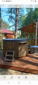 a hot tub on a deck with a gazebo at Reinholdi puhkemaja in Jabara