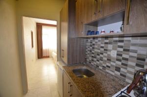 Kuchyň nebo kuchyňský kout v ubytování ŞEREF APART MOTEL