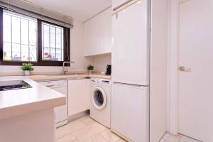 Kuchnia lub aneks kuchenny w obiekcie Genteel Home Guadalvillas
