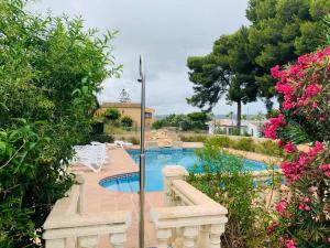 Swimmingpoolen hos eller tæt på Casa Ginesta + 9 billeder