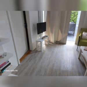 Μια τηλεόραση ή/και κέντρο ψυχαγωγίας στο Ferienhaus in Südholland Herkingen Casa Ina