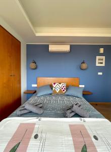 Postel nebo postele na pokoji v ubytování Nafpaktos Castle Studio