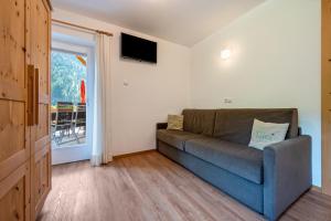 a living room with a couch and a window at Talblick Apartement 4 in Laion