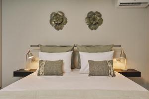 Ένα ή περισσότερα κρεβάτια σε δωμάτιο στο Galadriel Apartments