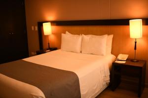Postel nebo postele na pokoji v ubytování Mi Hotel Sandiego