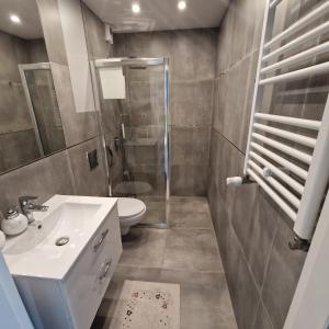Kúpeľňa v ubytovaní APARTAMENT - PORTA MARE - LEŚNE TARASY - 45B/2