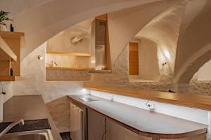 a kitchen with an arched ceiling and a sink at Center apartment with Sauna - Free parking in Tartu