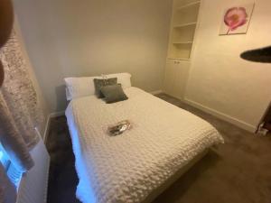 Giường trong phòng chung tại Glasgow excellent lodging home