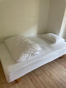 Postel nebo postele na pokoji v ubytování 2 bedroom apartment in Sogndal