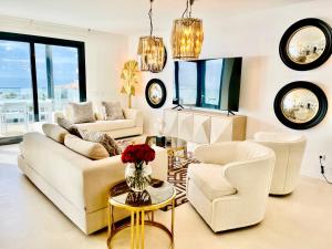 Część wypoczynkowa w obiekcie Luxury 3 Bedroom Penthouse