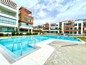 Basen w obiekcie Luxury 3 Bedroom Penthouse lub w pobliżu