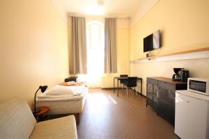 Kuchyň nebo kuchyňský kout v ubytování Forenom Hostel Röykkä