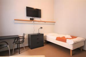TV a/nebo společenská místnost v ubytování Forenom Hostel Röykkä