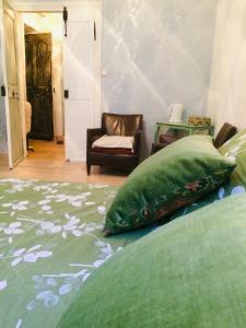 Posedenie v ubytovaní SAUVEURS DE REVES 2 suites indépendantes et un F2 privé dans un hôtel particulier