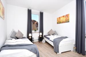 Postel nebo postele na pokoji v ubytování NUE08-RI Apartment in Zirndorf