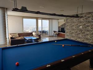 a living room with a pool table in it at Şehir ve doğa manzaralı özel bahçeli lüx in Çekirge