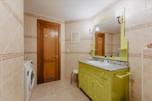 A bathroom at vista oceano, luminoso, ampio, 2 camere, WiFi