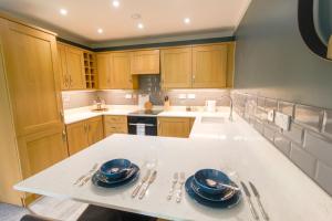 a kitchen with wooden cabinets and blue dishes on a counter at Luxury Apartments - MBS Lettings in Bewdley