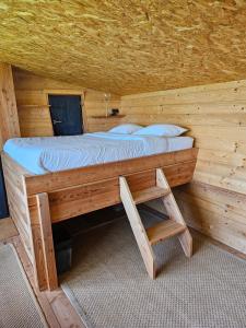 Postel nebo postele na pokoji v ubytování LOGIS LAS CROZAS La Poupe + 26 fotografií