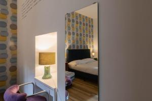 a mirror in a room with a bed and a bedroom at B.BUNKER in San Nicola La Strada