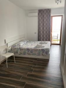 Postel nebo postele na pokoji v ubytování Manfredi Sea Room