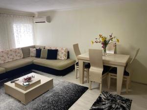 a living room with a couch and a table at Lula Guesthouse in Gjirokastër