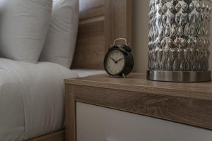 Cama o camas de una habitación en HiGuests - Cheerful Apt With Stunning Views in Port Saeed
