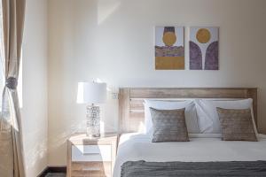 Cama o camas de una habitación en HiGuests - Cheerful Apt With Stunning Views in Port Saeed