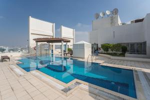 Piscina en o cerca de HiGuests - Cheerful Apt With Stunning Views in Port Saeed