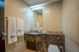 Un baño de HiGuests - Cheerful Apt With Stunning Views in Port Saeed
