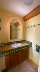 a bathroom with a sink and a mirror at Villa bonheur Somone in Somone