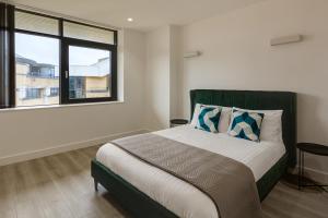 Charles Hope London Brentford客房内的一张或多张床位