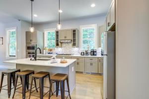 Fotografie z fotogalerie ubytování Quaint Newnan Vacation Rental Near State Park! v destinaci Newnan