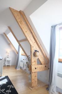 a room with an attic with wooden beams at Thérouanne en Berry in Plaimpied-Givaudins