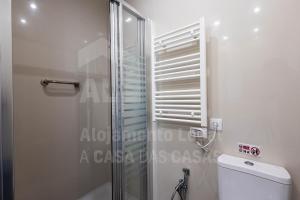 Ένα μπάνιο στο Ribas Apartment by ACasaDasCasas +8 φωτογραφίες