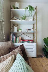 Knihovna v apartmánu