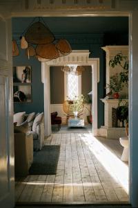 a living room with blue walls and a couch at Aggershøj pensionat in Marstal