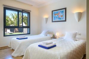Postel nebo postele na pokoji v ubytování Hipoclub Villas, "Rosa" villa + 25 fotografií