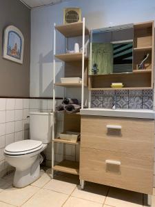 Koupelna v ubytování La maison de Mamie + 23 fotografií