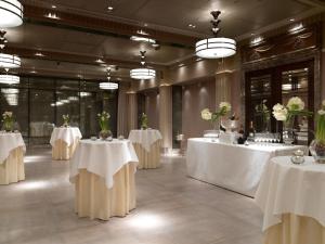 Restaurace v ubytování The Connaught, Maybourne