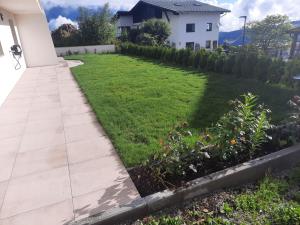 Vonkajšia záhrada v ubytovaní Apartment Bergblick