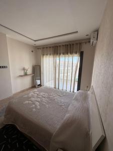 Postel nebo postele na pokoji v ubytování RAWAN RESIDENCY