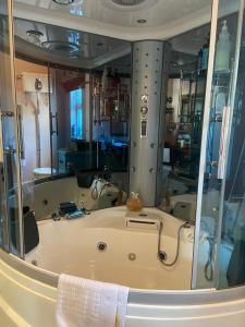 Gallery image of Sea Breeze House, Buncrana in Luddan
