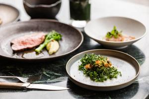 Makanan di atau berdekatan resort