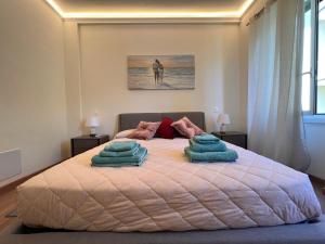 Zdjęcie z galerii obiektu VAL DI SOLE 19-III piano- VISTA MARE- VISTA COLLINA-WIFI 100MG-ARIA CONDIZIONATA IN TUTTE LE STANZE -L'APPARTAMENTO E' STATO COMPLETAMENTE RINNOVATO NEL 2023 w Rapallo +17 zdjęć